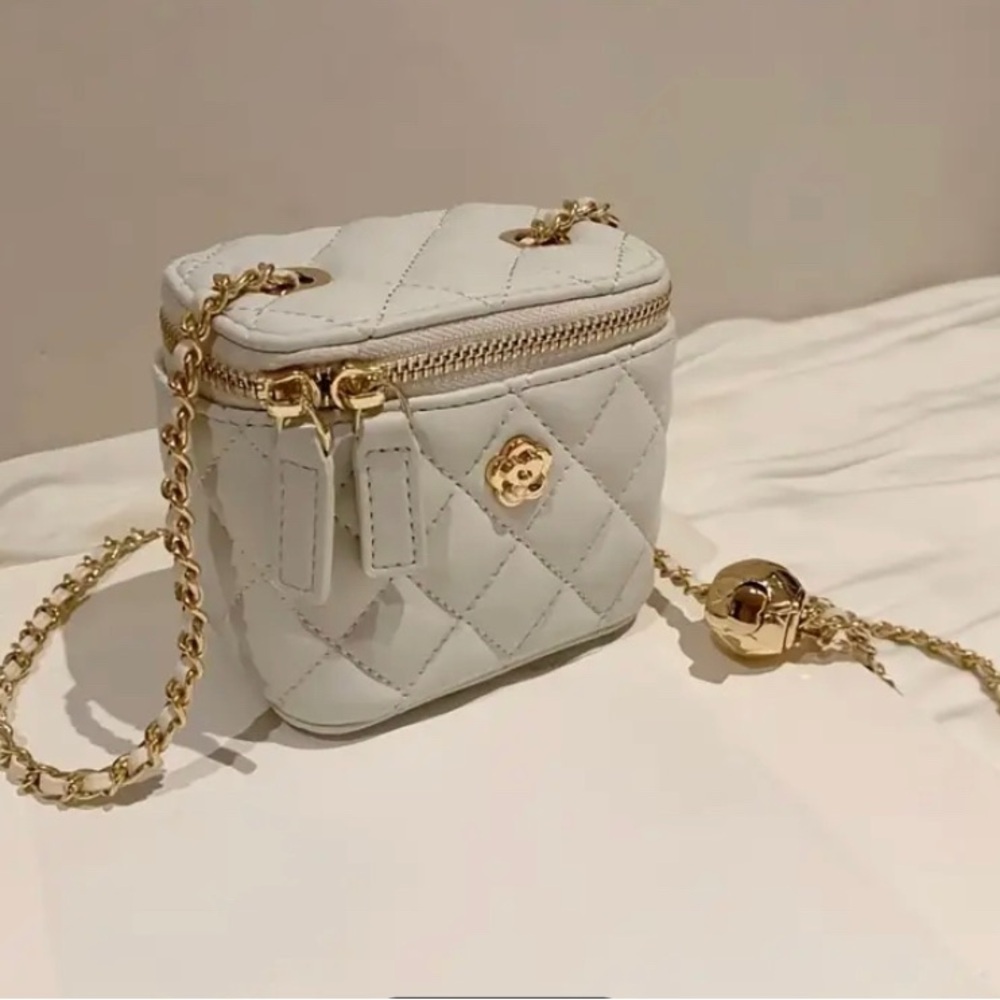 channel looking bag